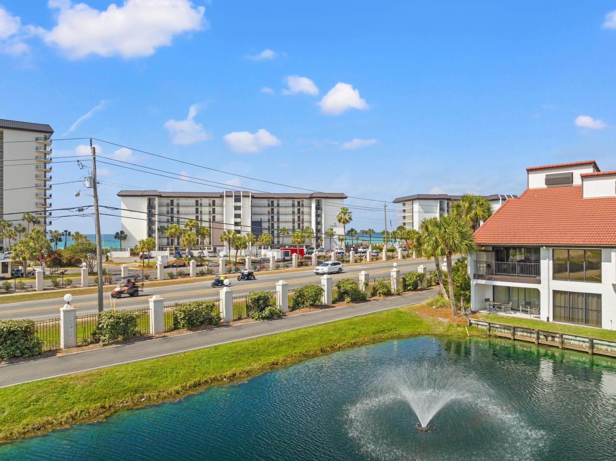 One Round! 3br 3ba Sleeps 10! 11 Pools! Golf Courses! Tennis Courts! *