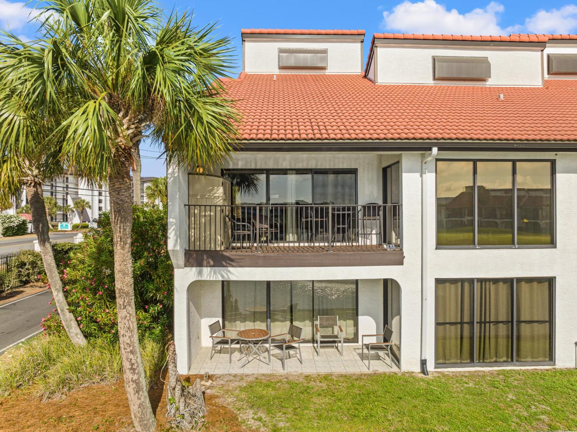 One Round! 3br 3ba Sleeps 10! 11 Pools! Golf Courses! Tennis Courts! *