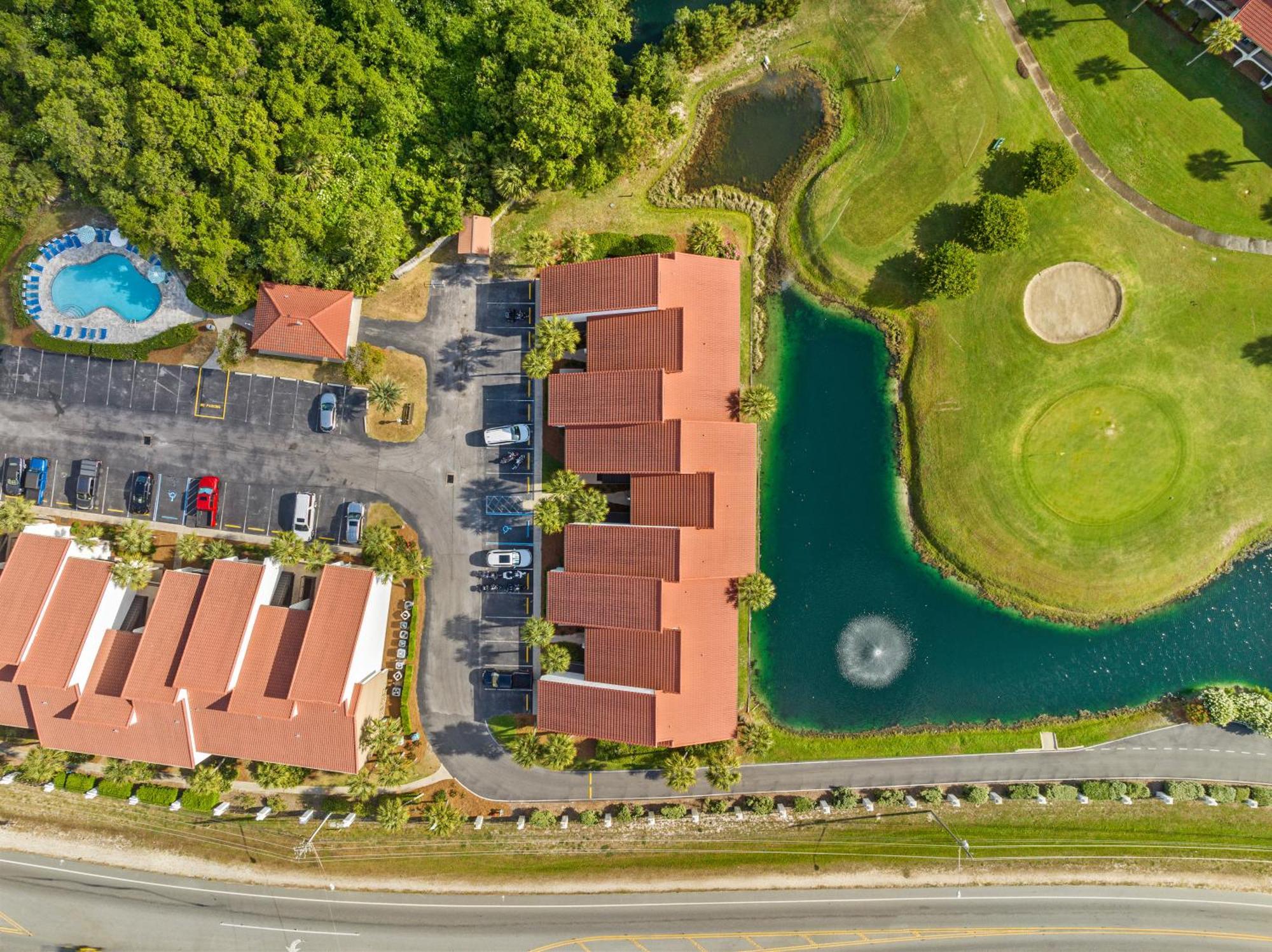 Holiday home One Round! 3br 3ba Sleeps 10! 11 Pools! Golf Courses! Tennis Courts!