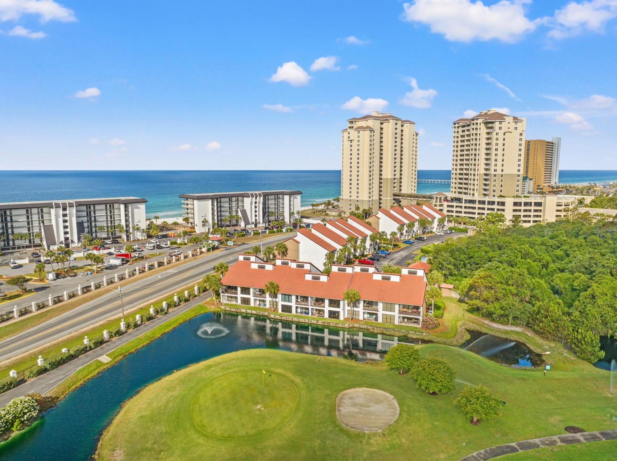 One Round! 3br 3ba Sleeps 10! 11 Pools! Golf Courses! Tennis Courts! Holiday home