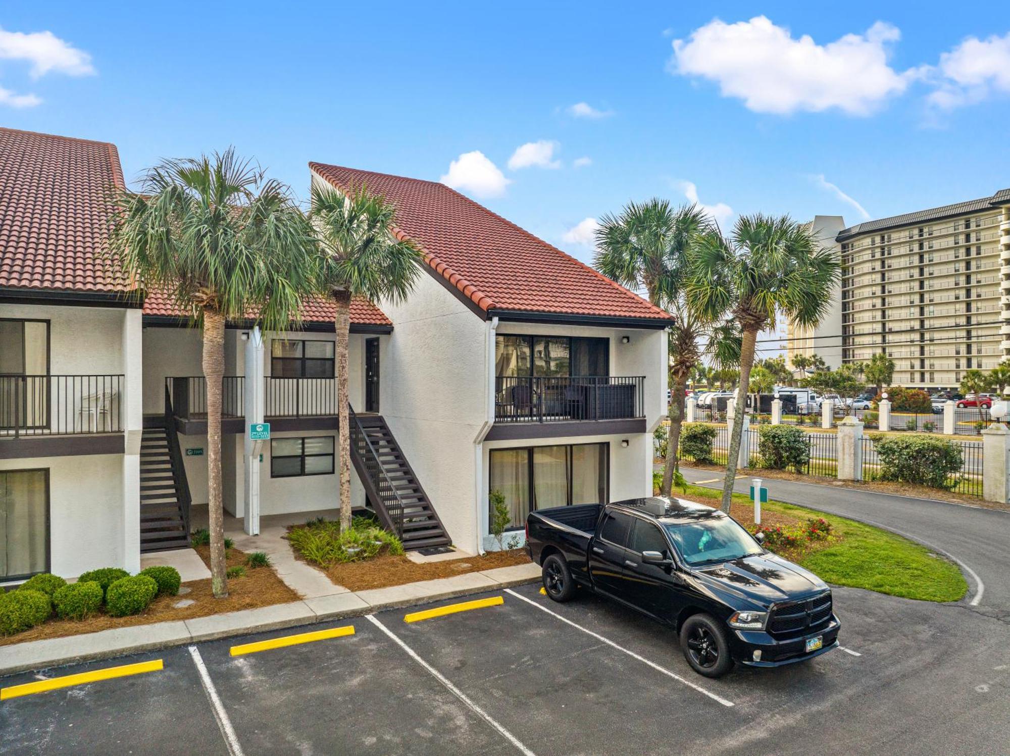 One Round! 3br 3ba Sleeps 10! 11 Pools! Golf Courses! Tennis Courts! Holiday home