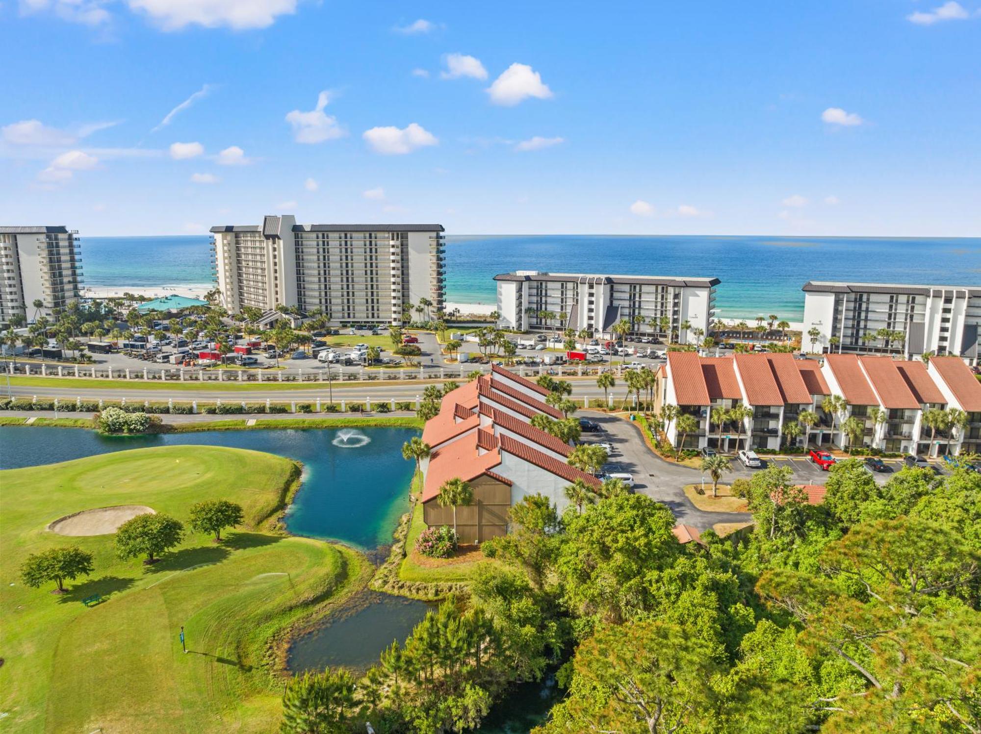 One Round! 3br 3ba Sleeps 10! 11 Pools! Golf Courses! Tennis Courts! *