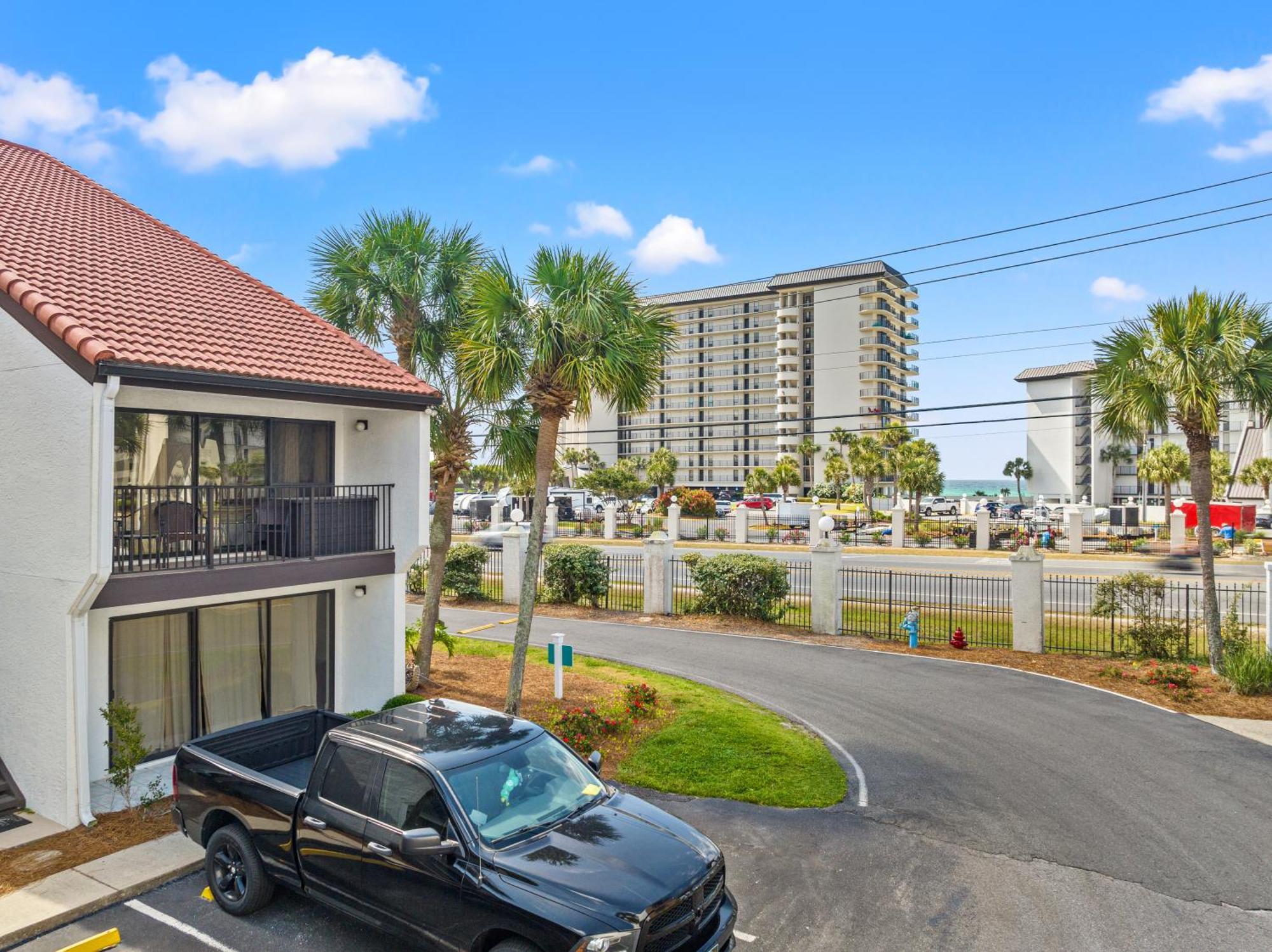 One Round! 3br 3ba Sleeps 10! 11 Pools! Golf Courses! Tennis Courts! Holiday home *